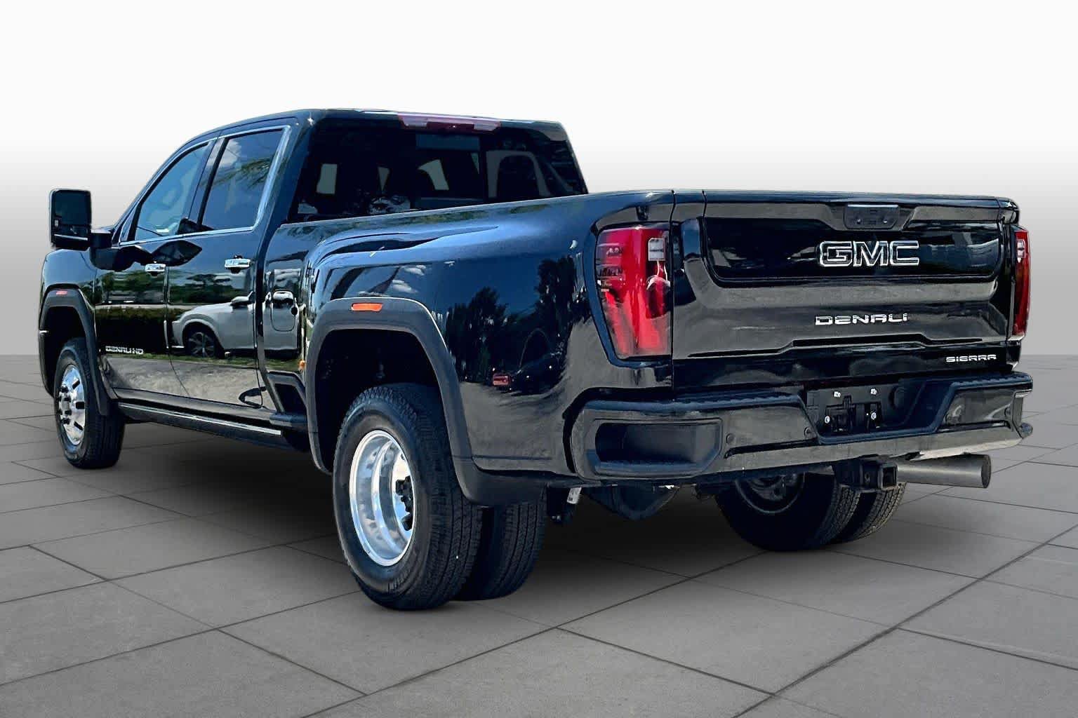 Used 2024 GMC Sierra 3500 Denali Ultimate AWD/4WD image 12