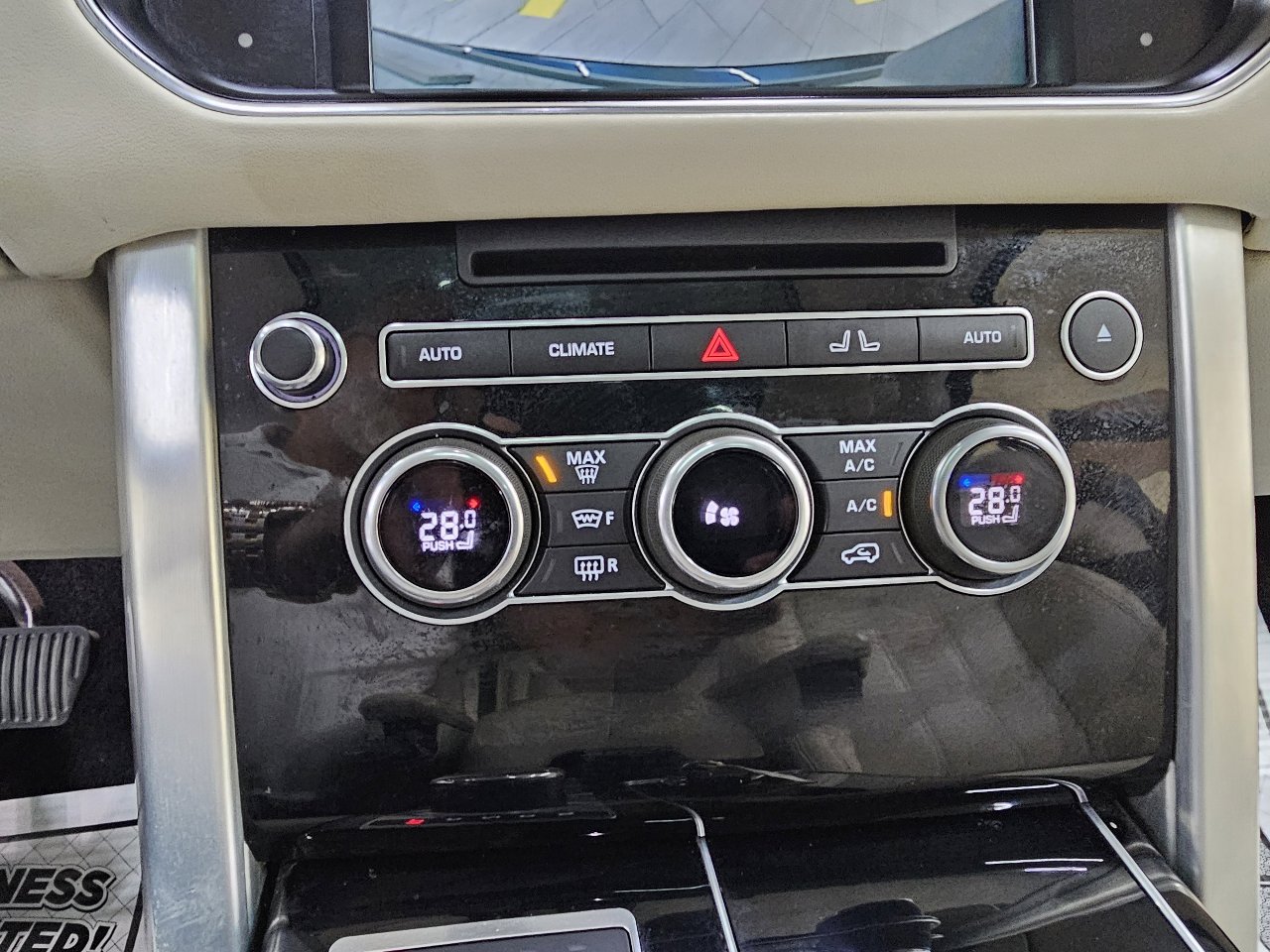 Used 2016 Land Rover Range Rover HSE image 33