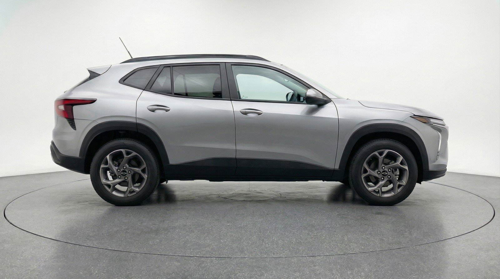 Used 2025 Chevrolet Trax LT FWD image 11