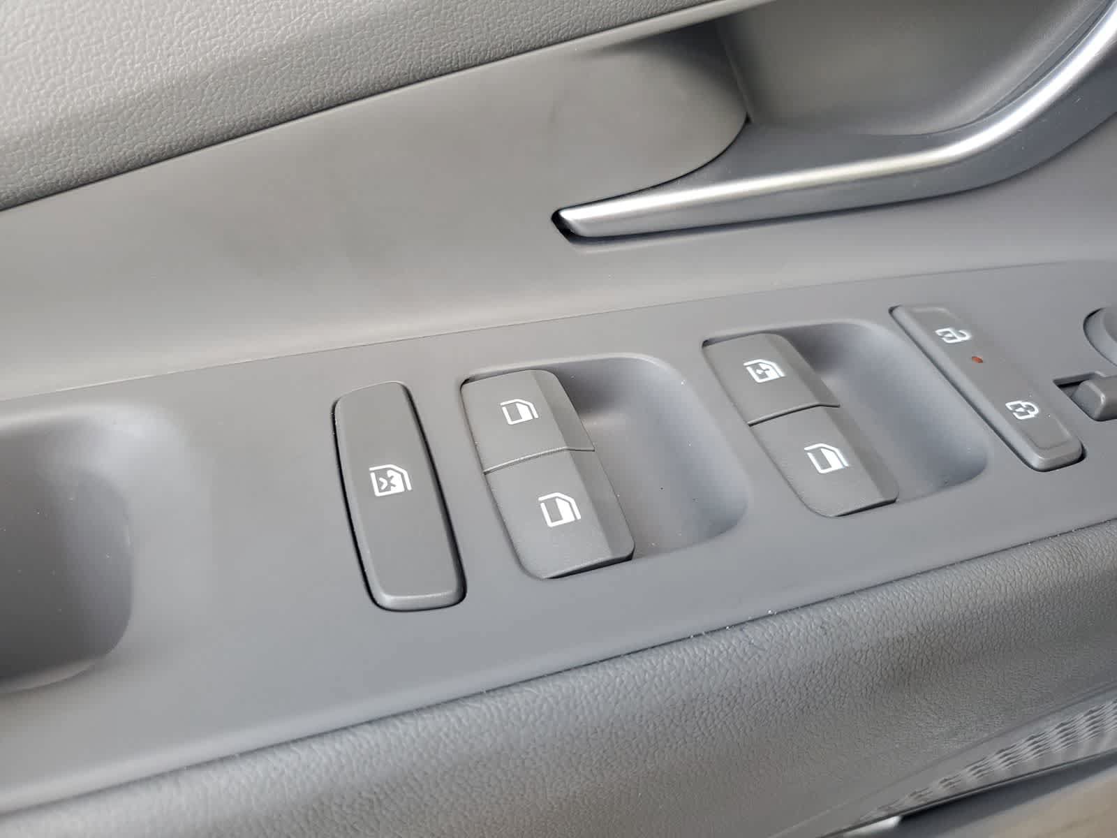 Used 2025 Hyundai Elantra SEL FWD image 23