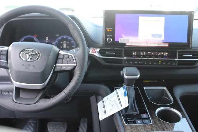 New 2026 Toyota Sienna Platinum AWD/4WD image 16