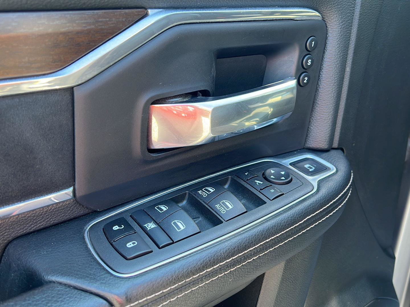 Used 2022 RAM 3500 Laramie AWD/4WD image 6
