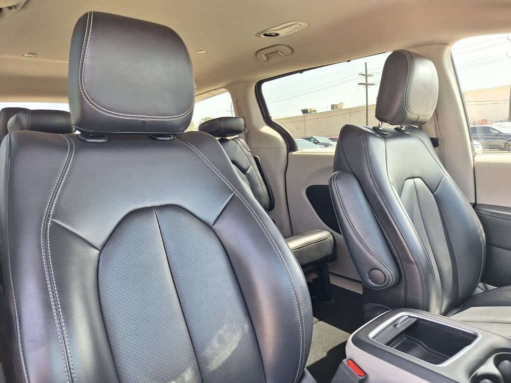 Used 2023 Chrysler Pacifica Touring-L FWD image 26