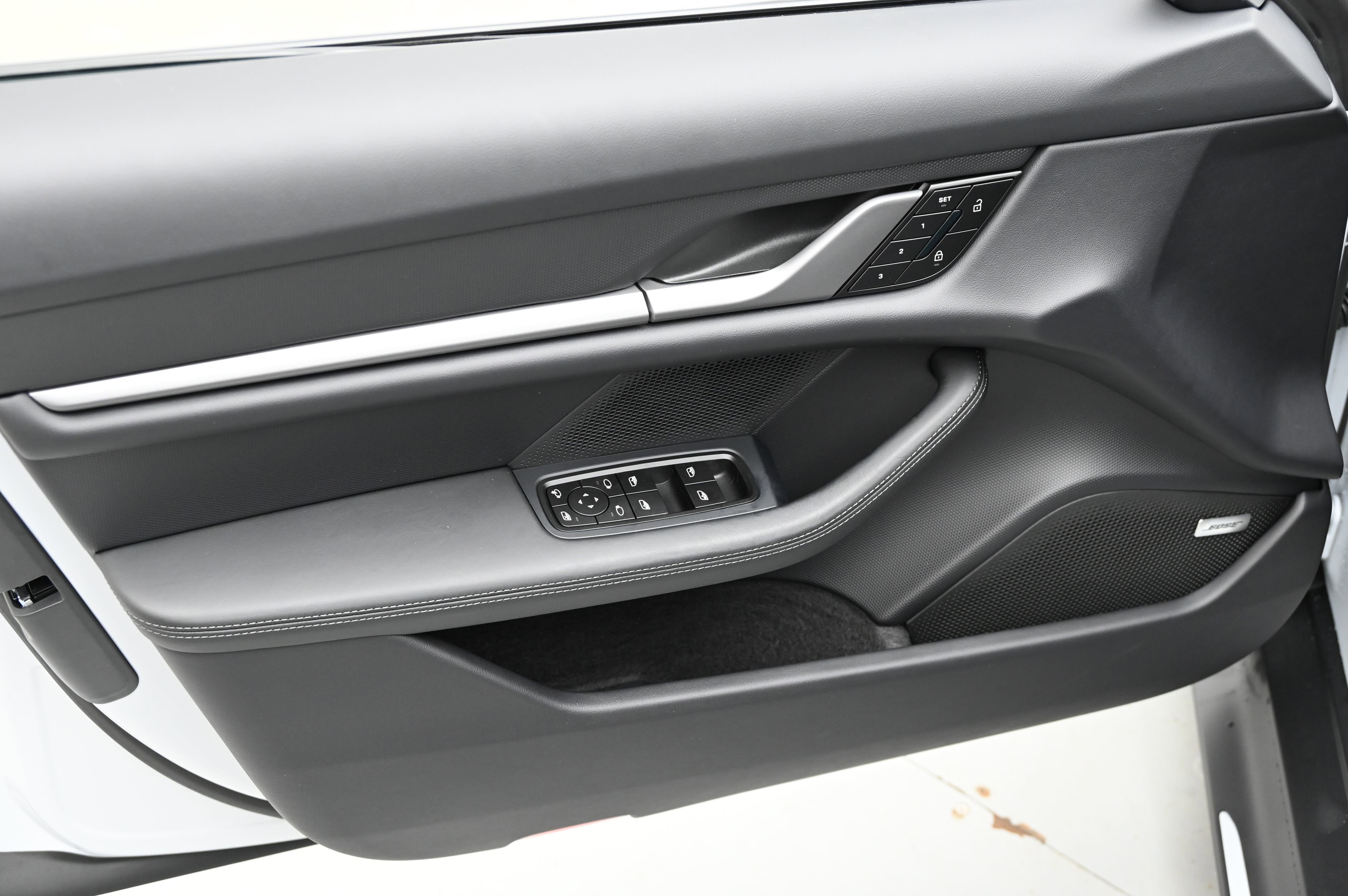 Used 2025 Porsche Taycan image 25