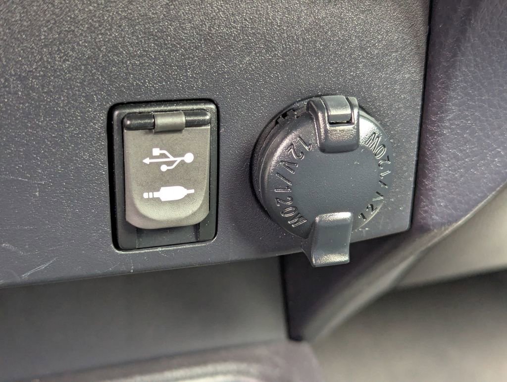 Used 2017 Toyota RAV4 LE FWD image 19