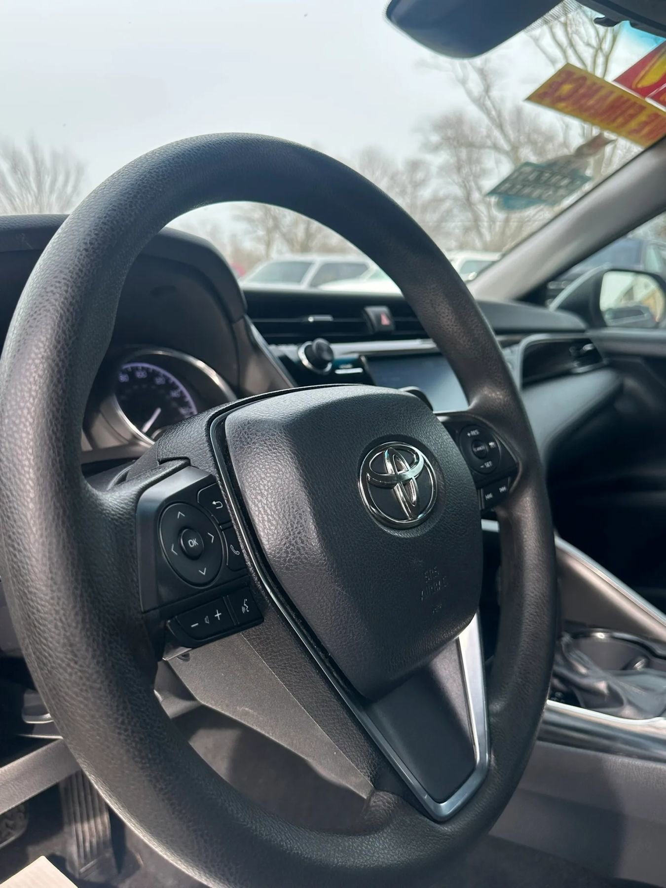 Used 2019 Toyota Camry LE image 10
