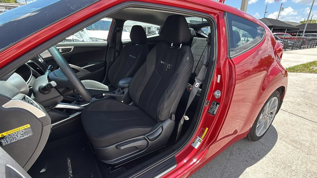 Used 2016 Hyundai Veloster FWD image 21