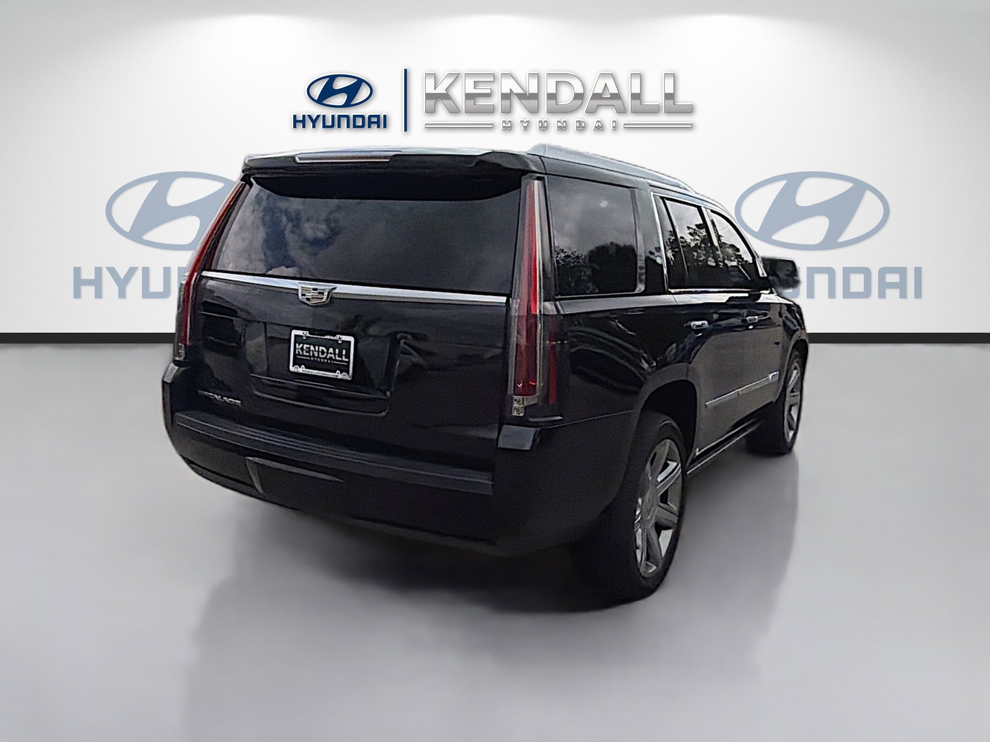 Used 2018 Cadillac Escalade Premium Luxury image 6