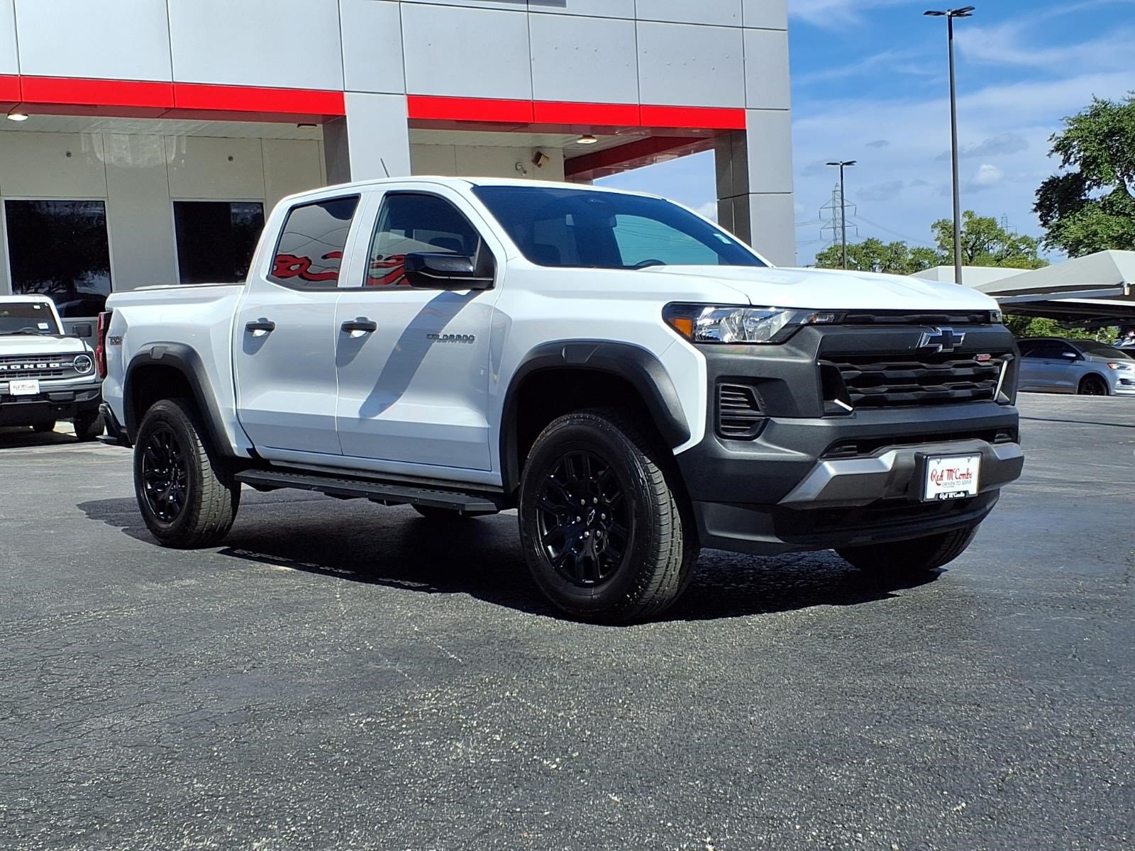 Used 2024 Chevrolet Colorado Trail Boss w/ Advanced Trailering Package AWD/4WD image 4