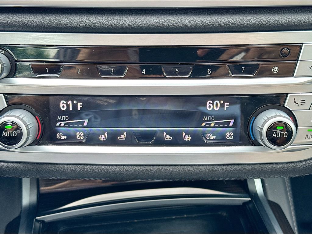 Used 2022 BMW 740i xDrive w/ Luxury Rear Seating Package image 17