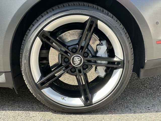 Used 2022 Porsche Taycan 4S image 32