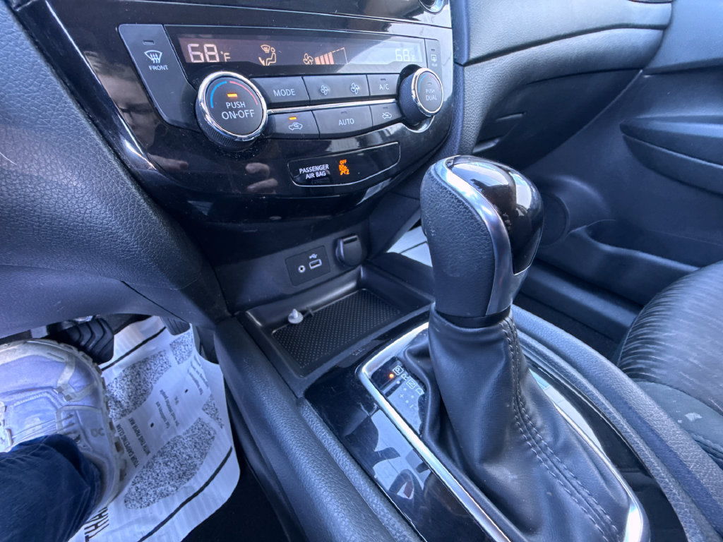 Used 2020 Nissan Rogue SV AWD/4WD image 26