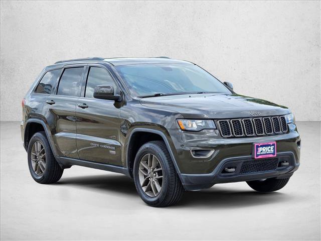 Used 2016 Jeep Grand Cherokee Laredo 75th Anniversary AWD/4WD image 3