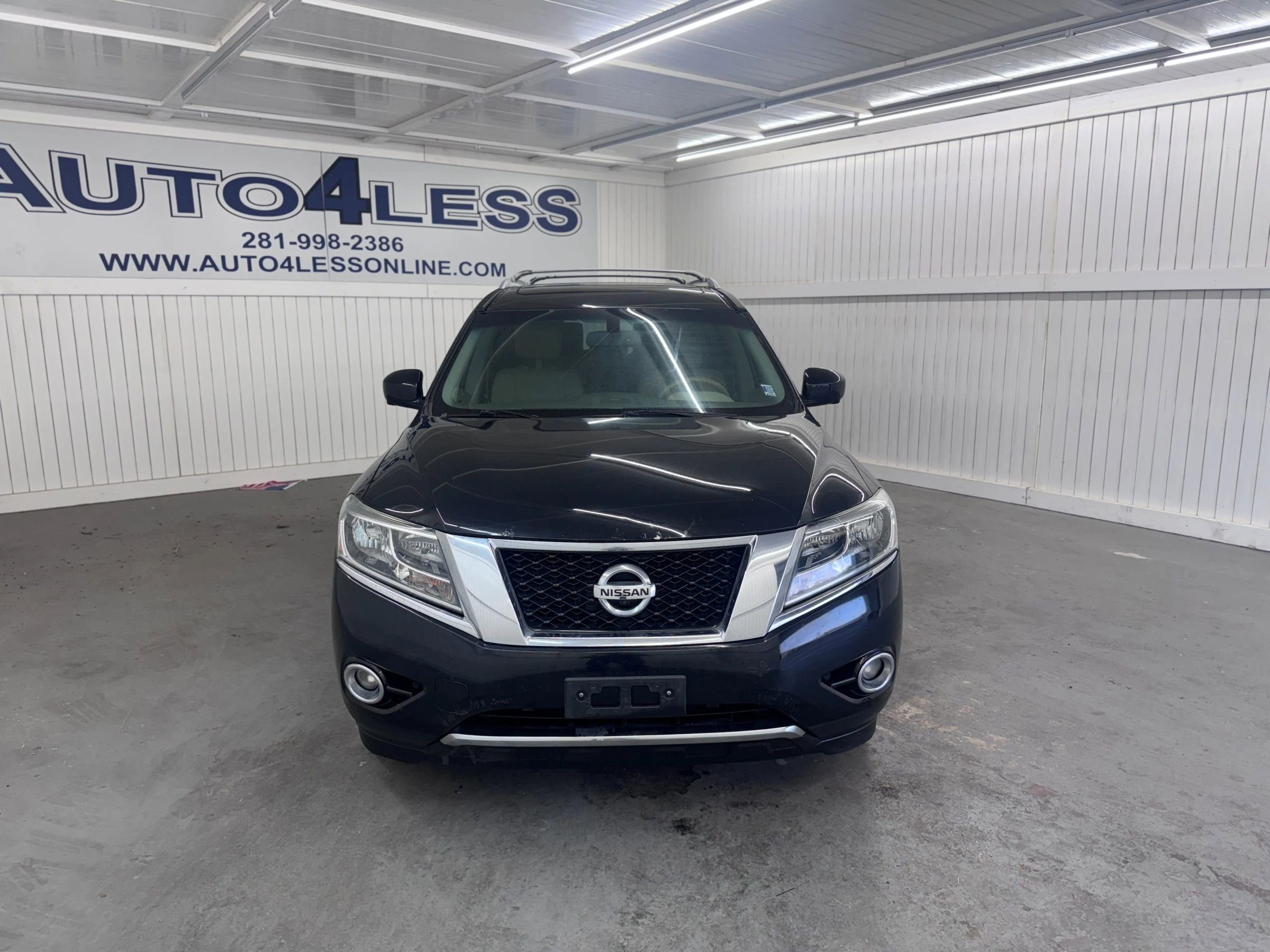 Used 2013 Nissan Pathfinder Platinum w/ Platinum Premium Pkg image 2