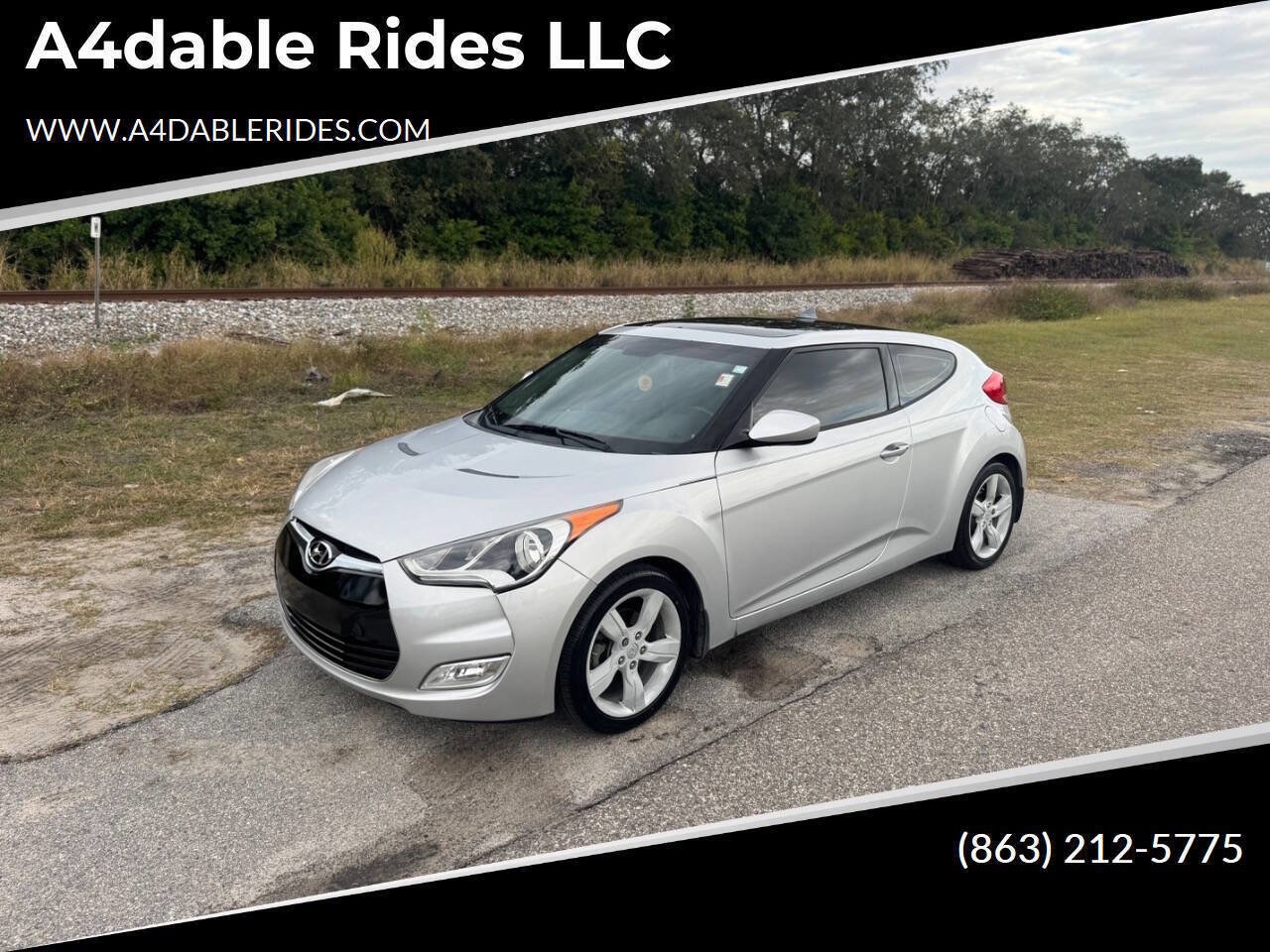 Used 2014 Hyundai Veloster w/ Style Package 02
