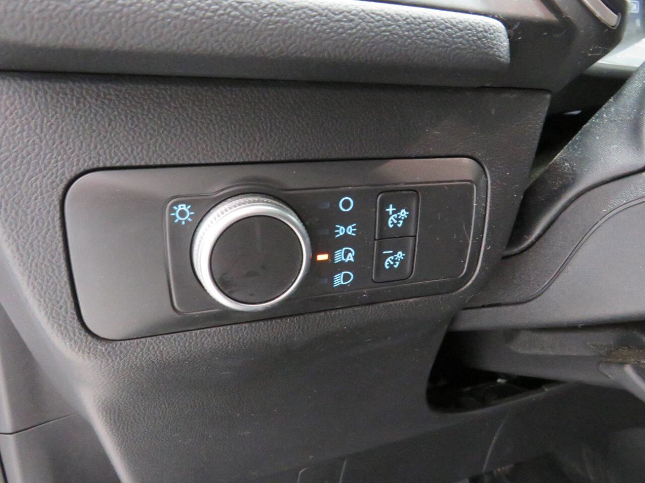 Used 2020 Ford Escape SE image 20