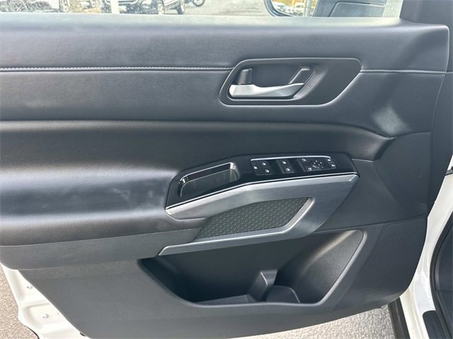 Used 2023 Nissan Pathfinder SL image 20