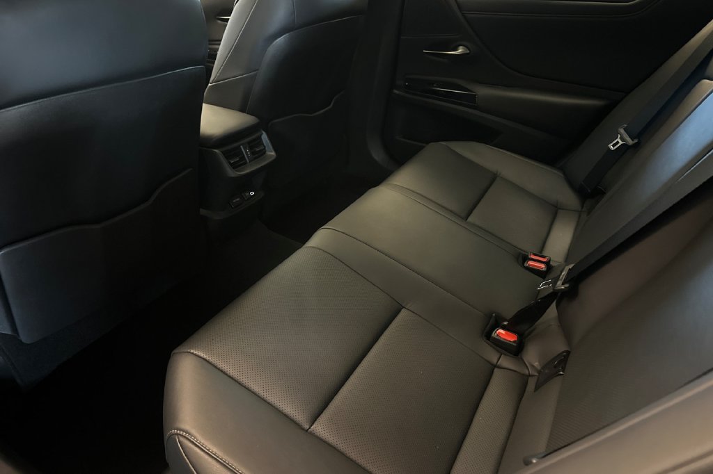 Certified 2025 Lexus ES 300h w/ Premium Package FWD image 12