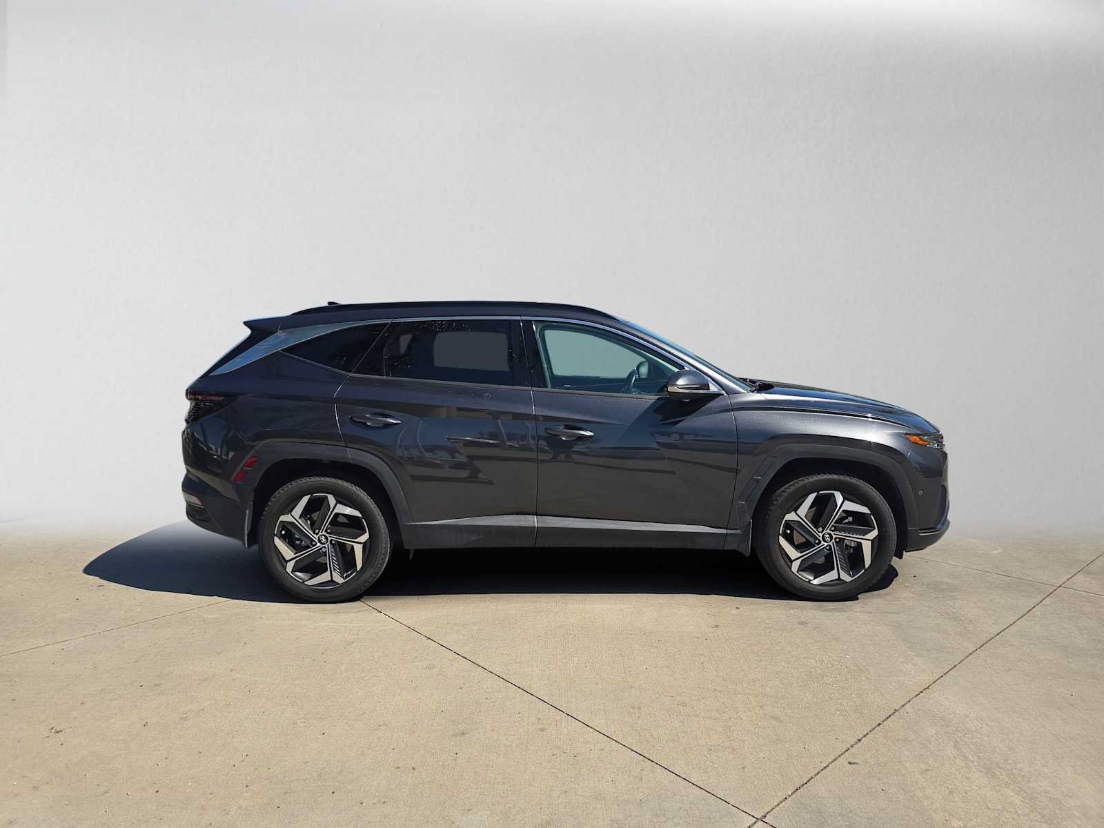 Used 2023 Hyundai Tucson Limited AWD/4WD image 2
