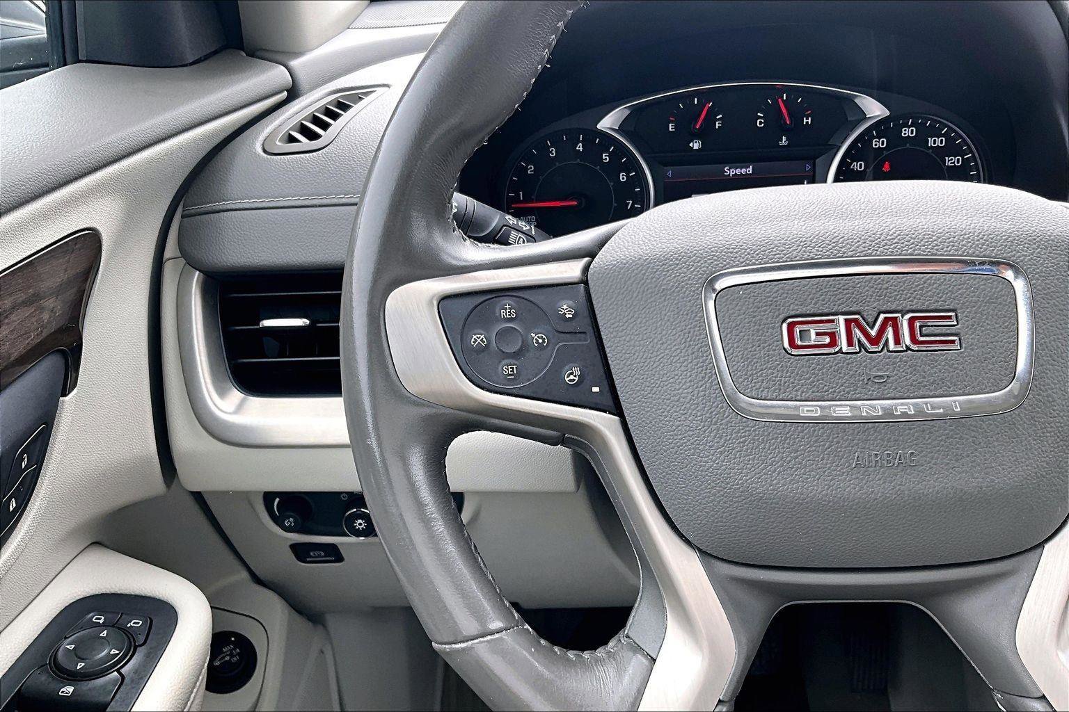 Used 2020 GMC Terrain Denali w/ Denali Premium Package AWD/4WD image 18