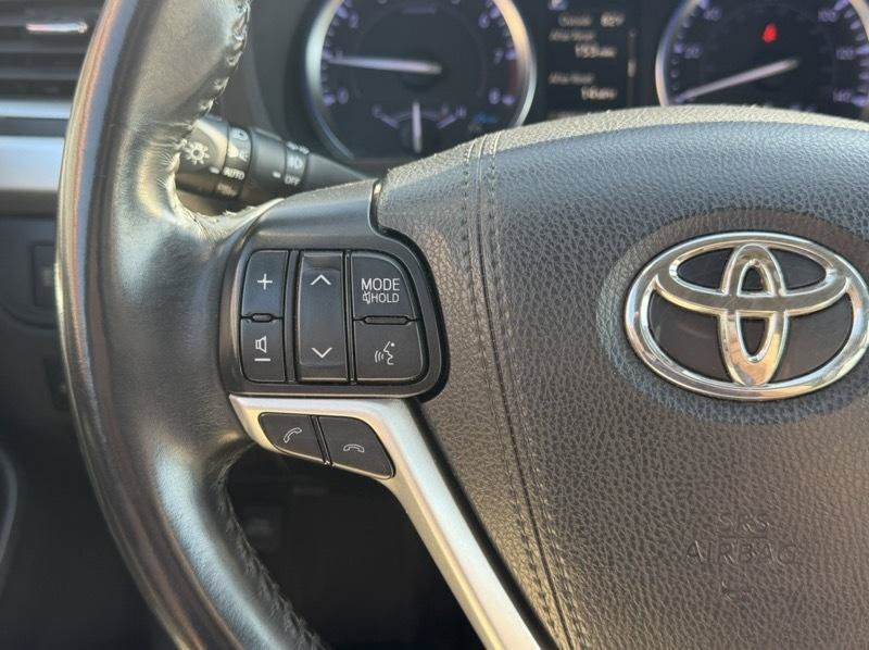 Used 2019 Toyota Highlander XLE FWD image 19