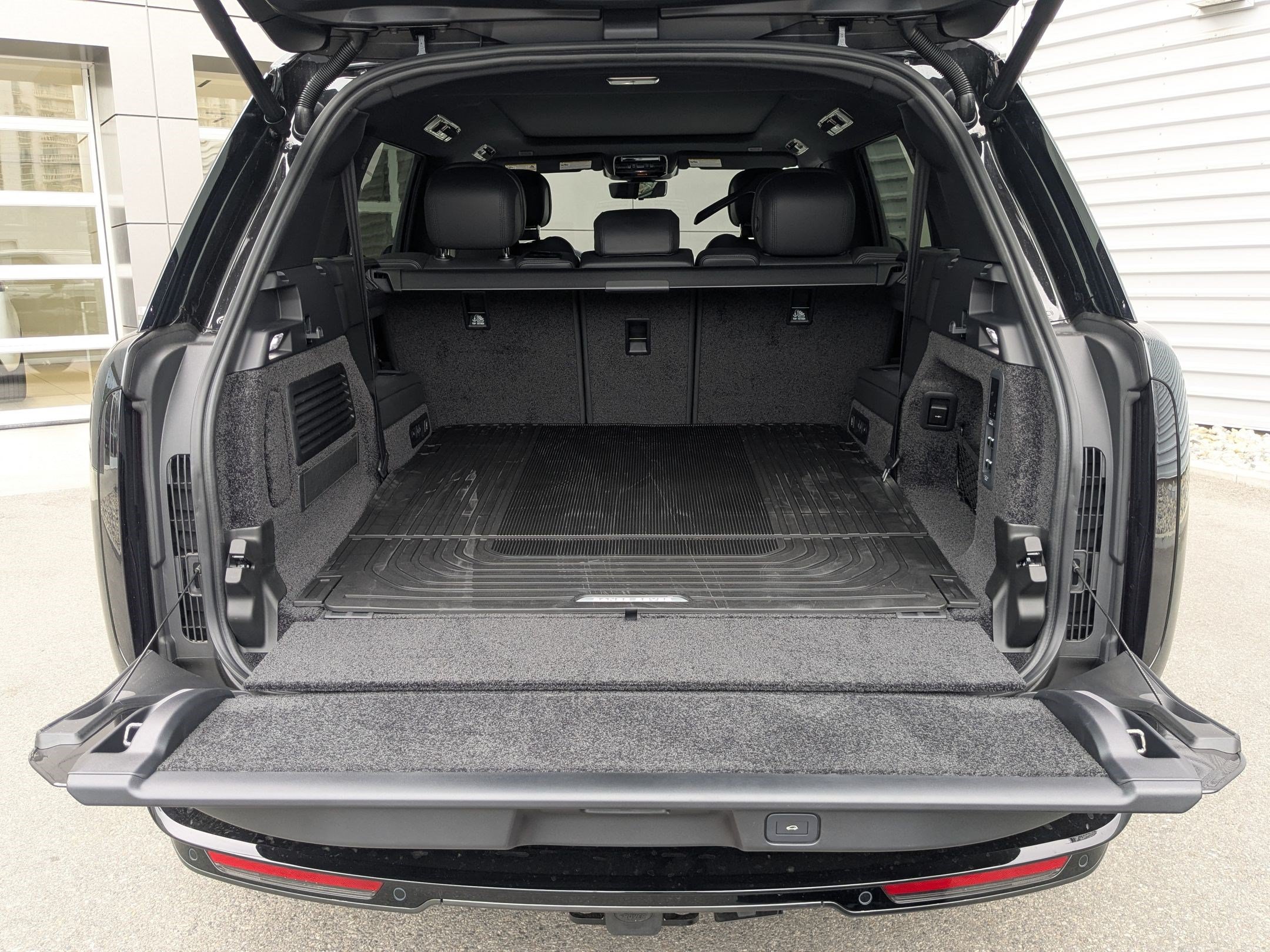 New 2026 Land Rover Range Rover Long Wheelbase SE AWD/4WD image 29