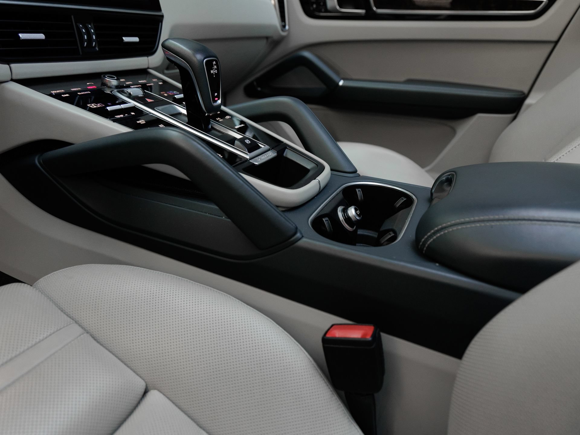Certified 2019 Porsche Cayenne S AWD/4WD image 22