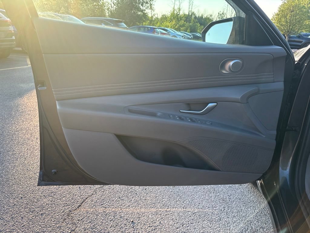 Used 2021 Hyundai Elantra SEL w/ Convenience Package FWD image 18