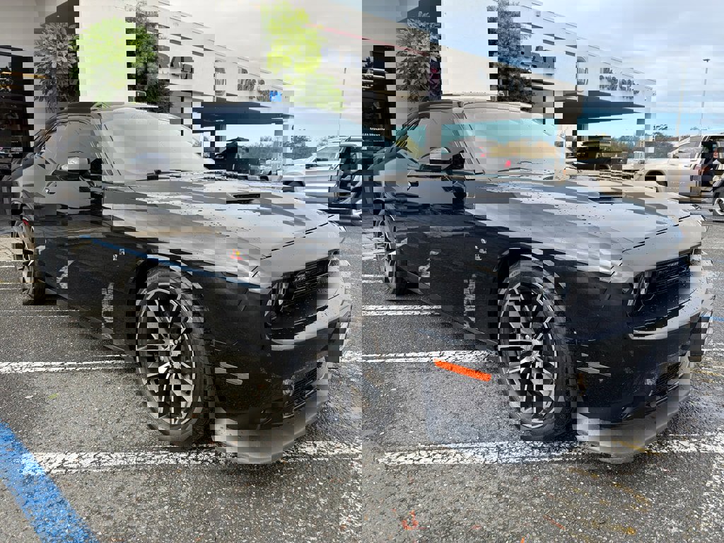 Used 2017 Dodge Challenger R/T Scat Pack w/ Leather Interior Group image 3