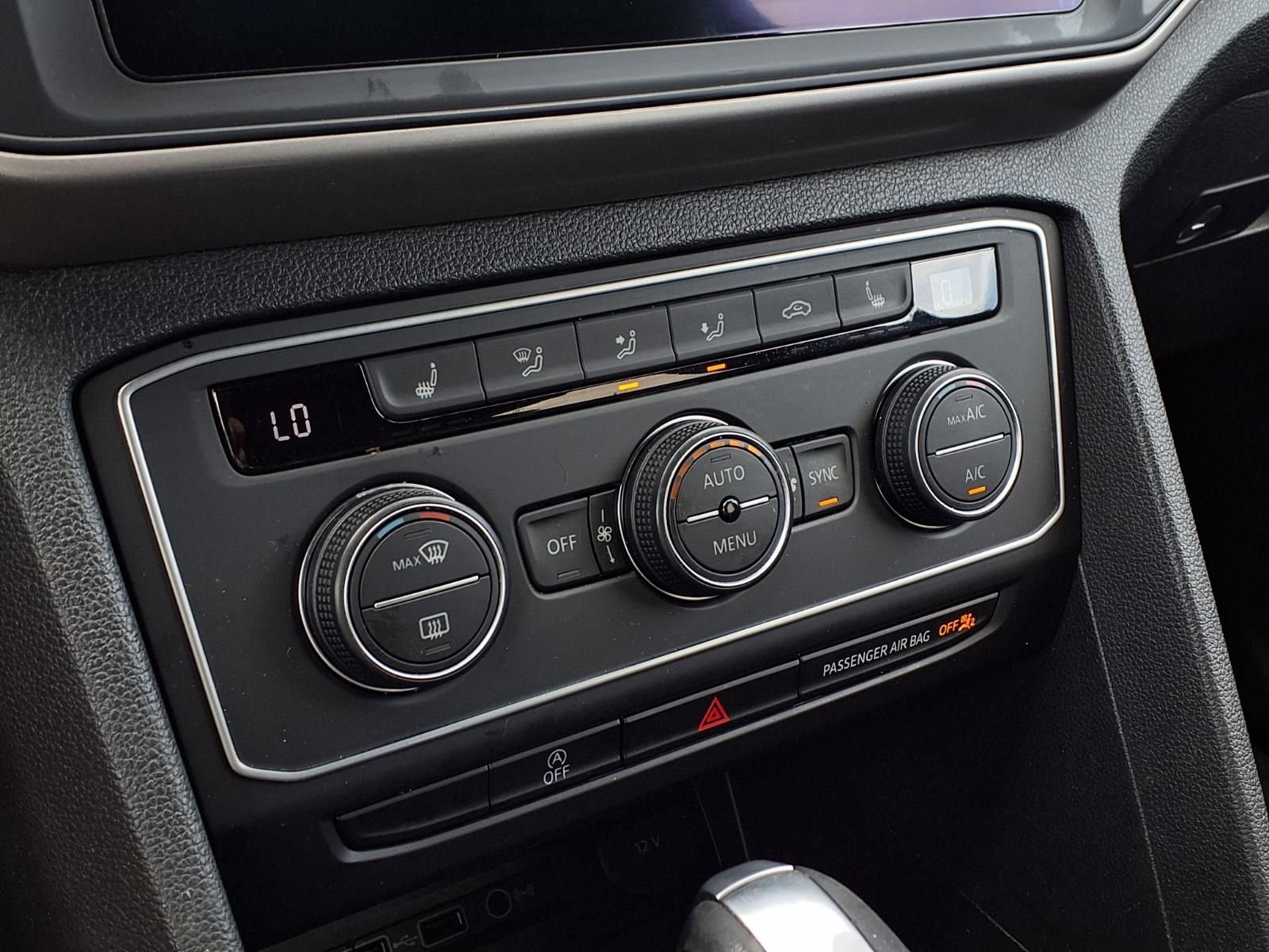 Used 2020 Volkswagen Atlas Cross Sport SE w/ Panoramic Sunroof Package image 10