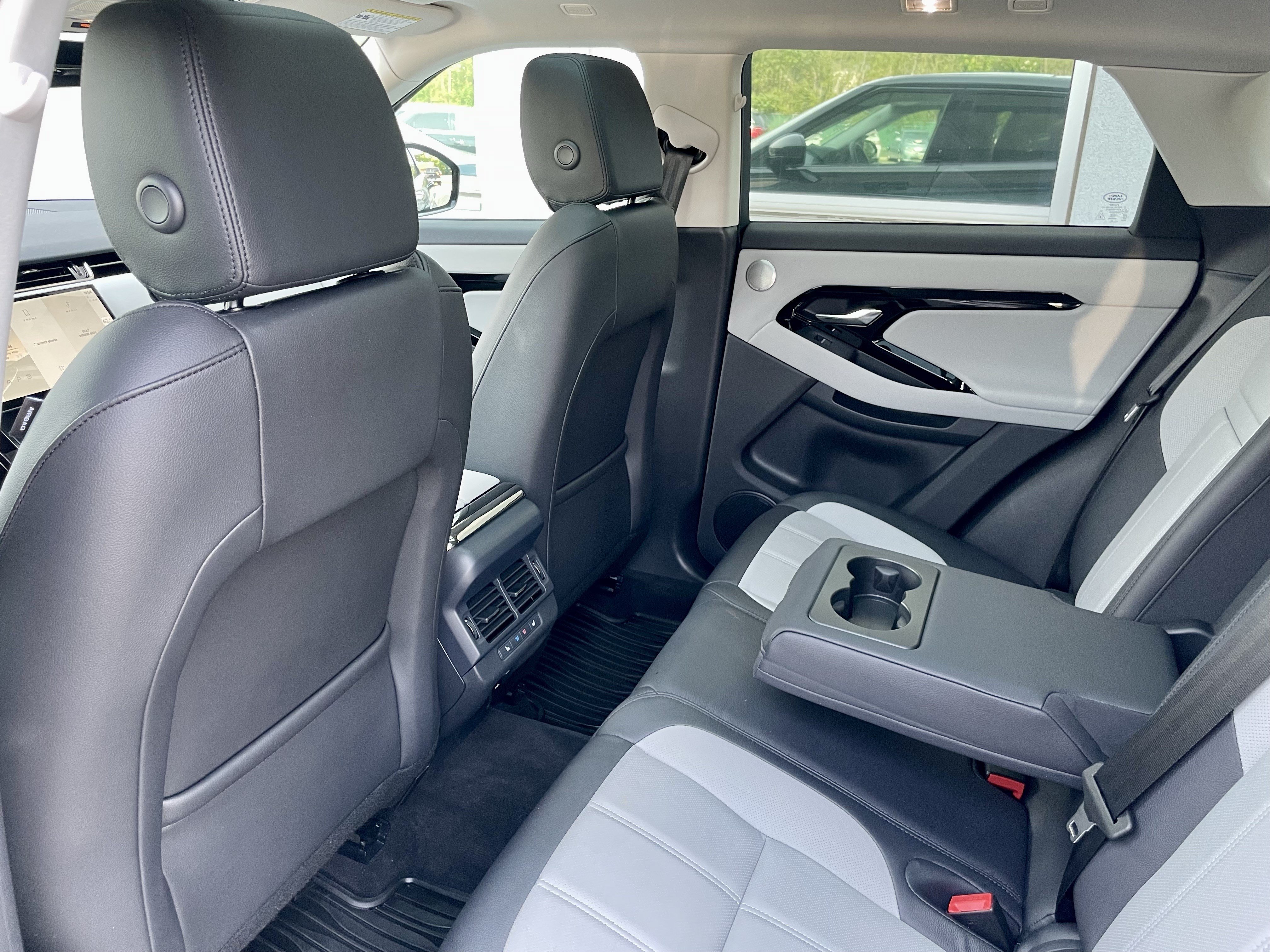 Certified 2025 Land Rover Range Rover Evoque Dynamic SE AWD/4WD image 31