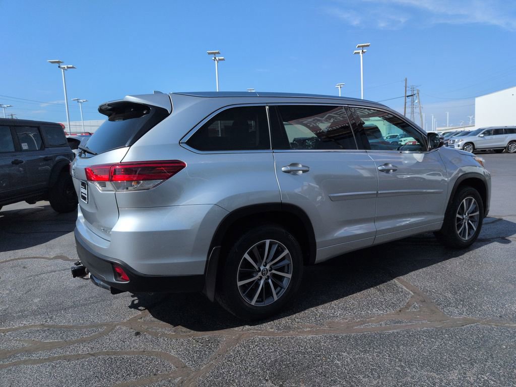 Used 2018 Toyota Highlander XLE AWD/4WD image 5