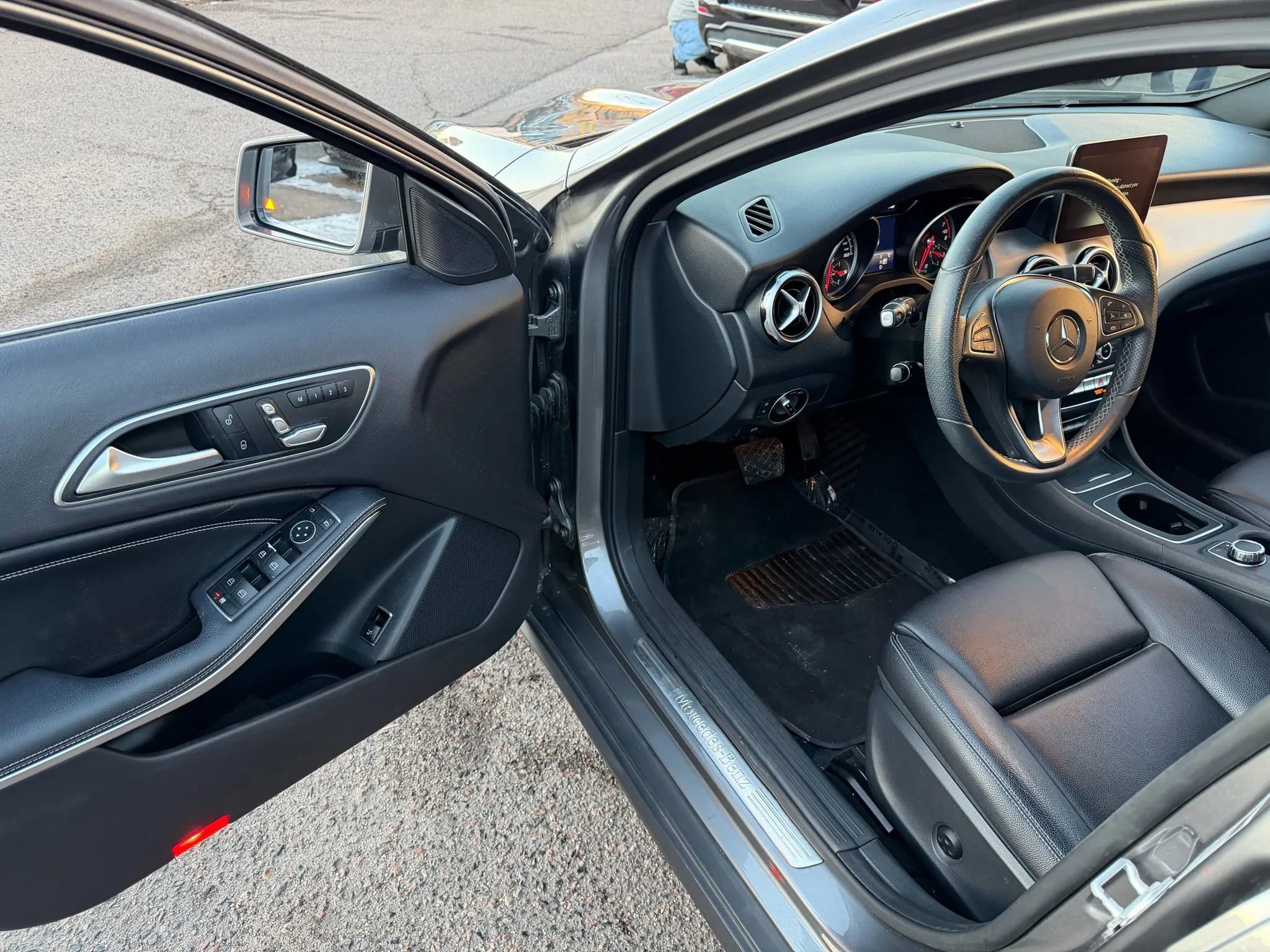 Used 2018 Mercedes-Benz GLA 250 4MATIC image 11