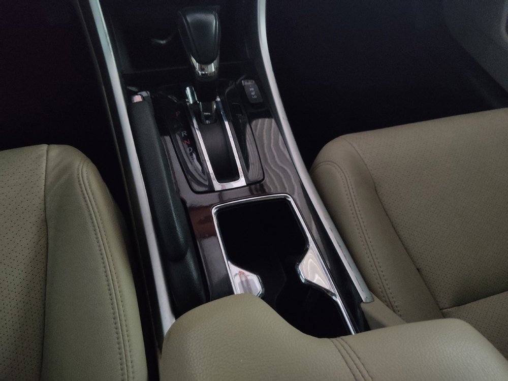 Used 2017 Honda Accord EX-L image 26