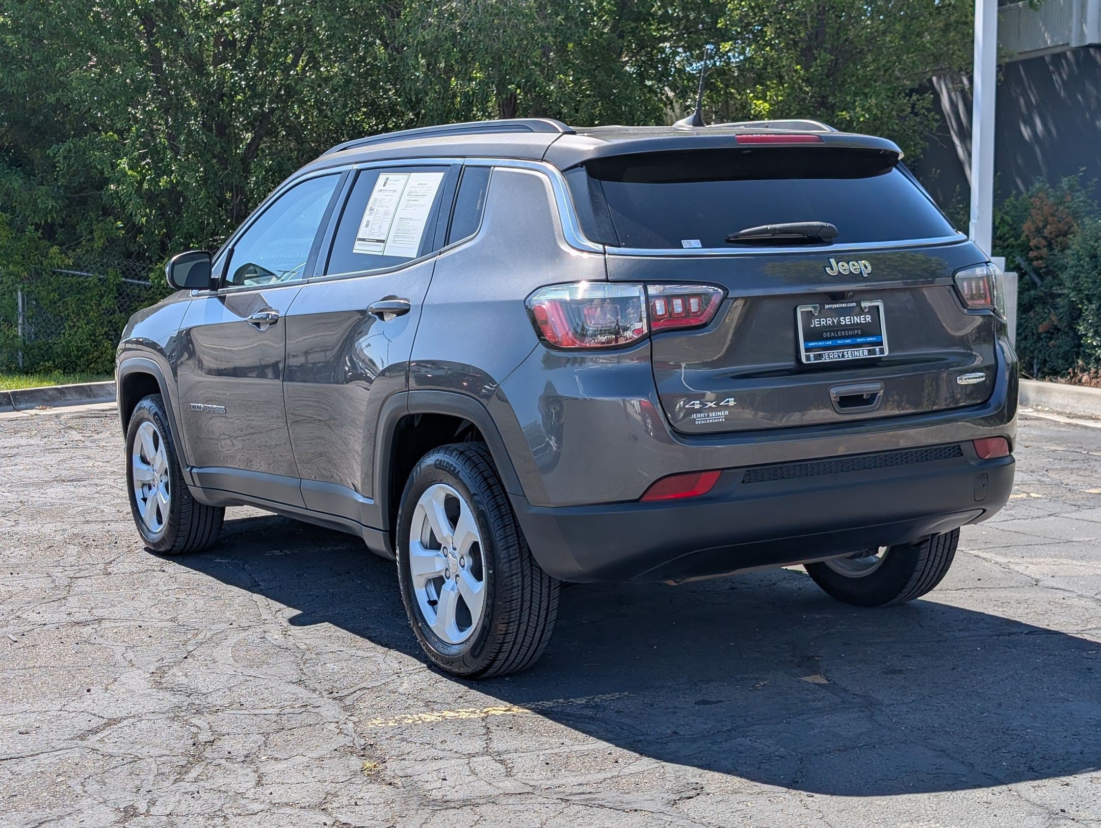 Used 2020 Jeep Compass Latitude w/ Popular Equipment Group AWD/4WD image 3