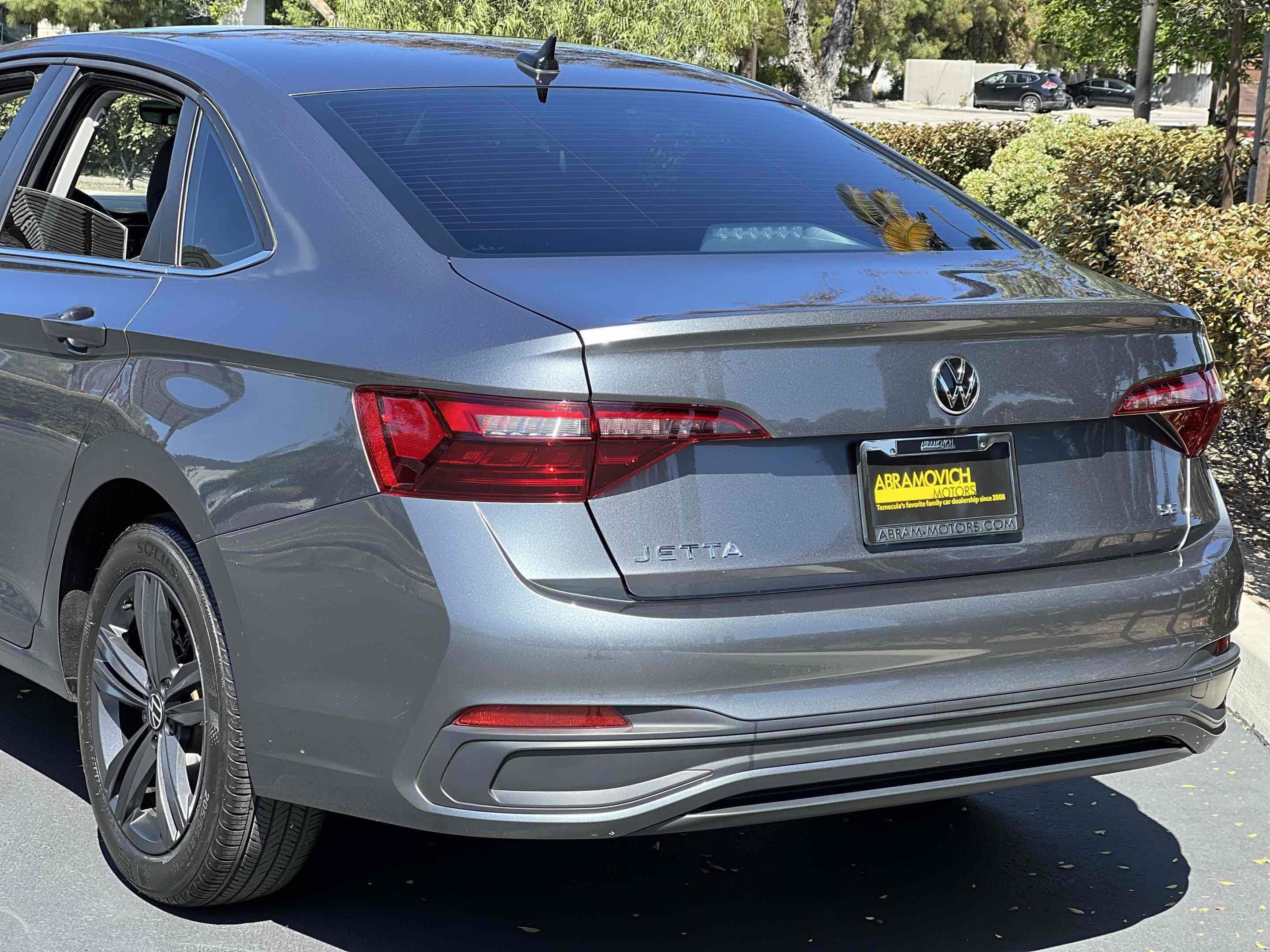 Used 2023 Volkswagen Jetta SE w/ Panoramic Sunroof Package FWD image 53