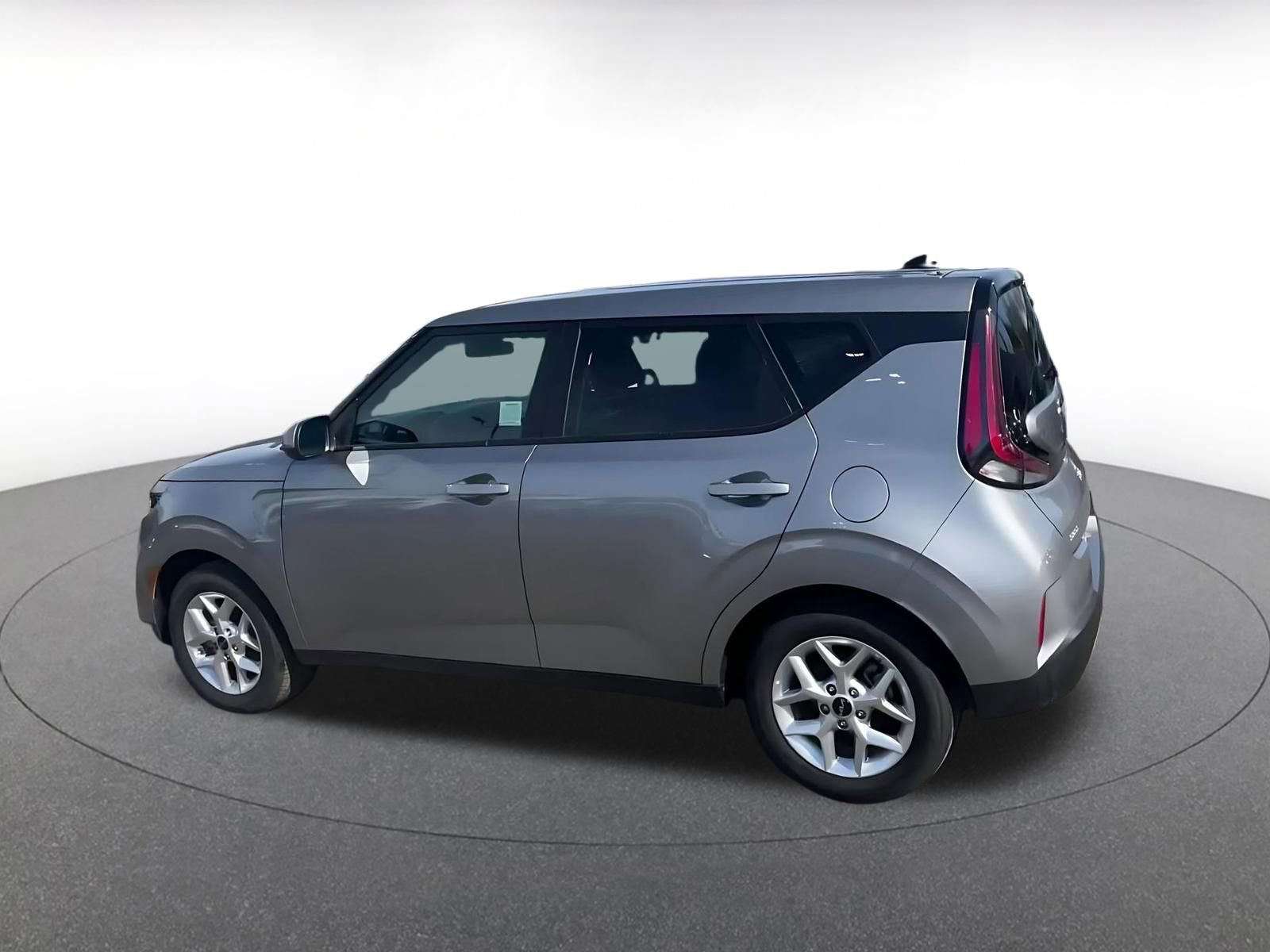 Used 2025 Kia Soul LX w/ LX Technology Package FWD image 10