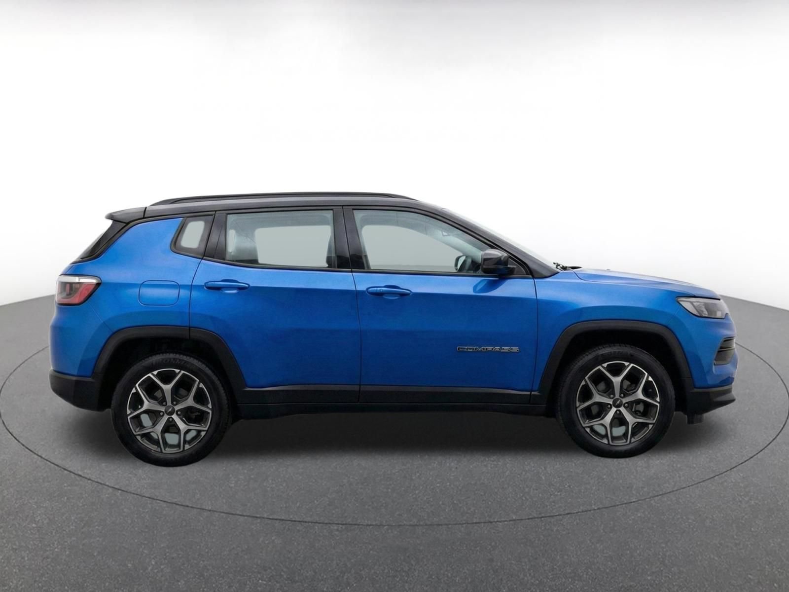 Used 2025 Jeep Compass Limited AWD/4WD image 10