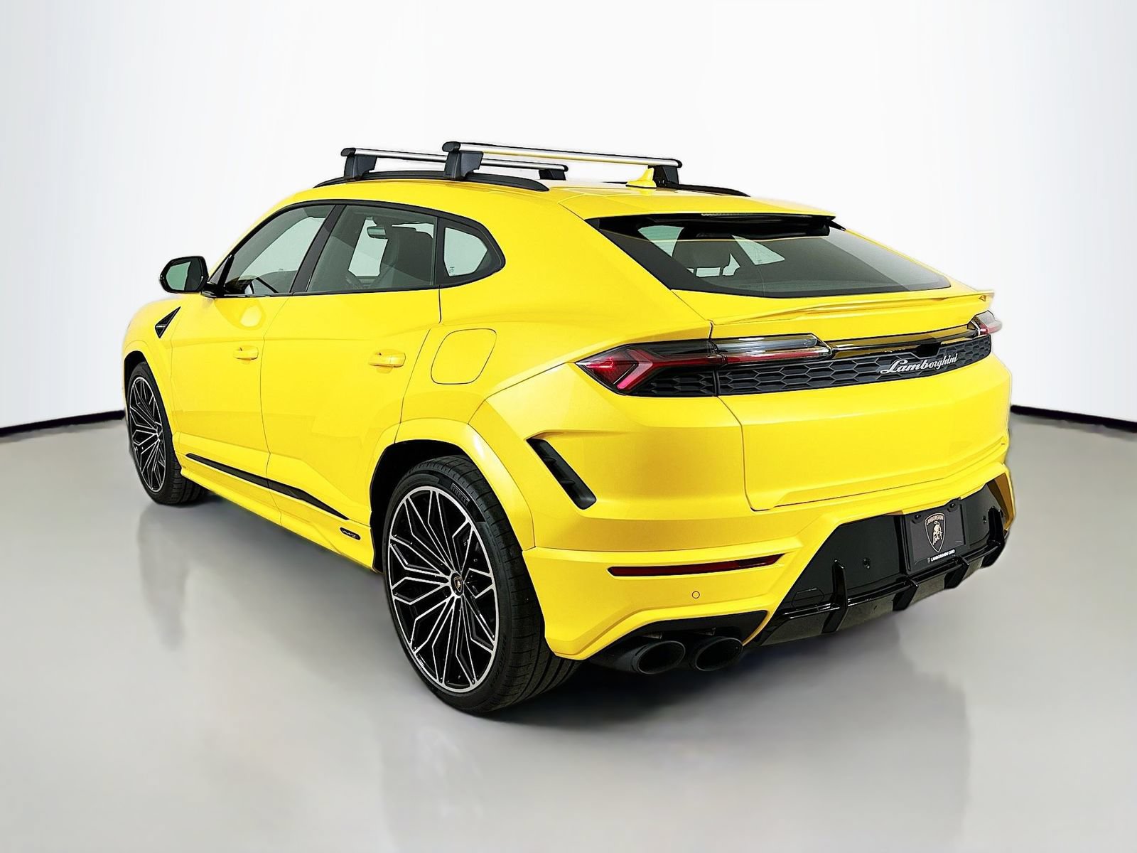 Used 2025 Lamborghini Urus SE AWD/4WD image 7
