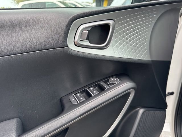 Used 2025 Kia Soul LX w/ LX Technology Package image 26