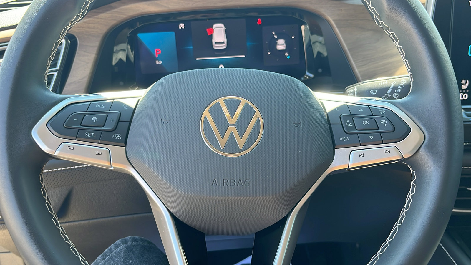 Used 2024 Volkswagen Atlas SE w/ Black Wheel Package image 15