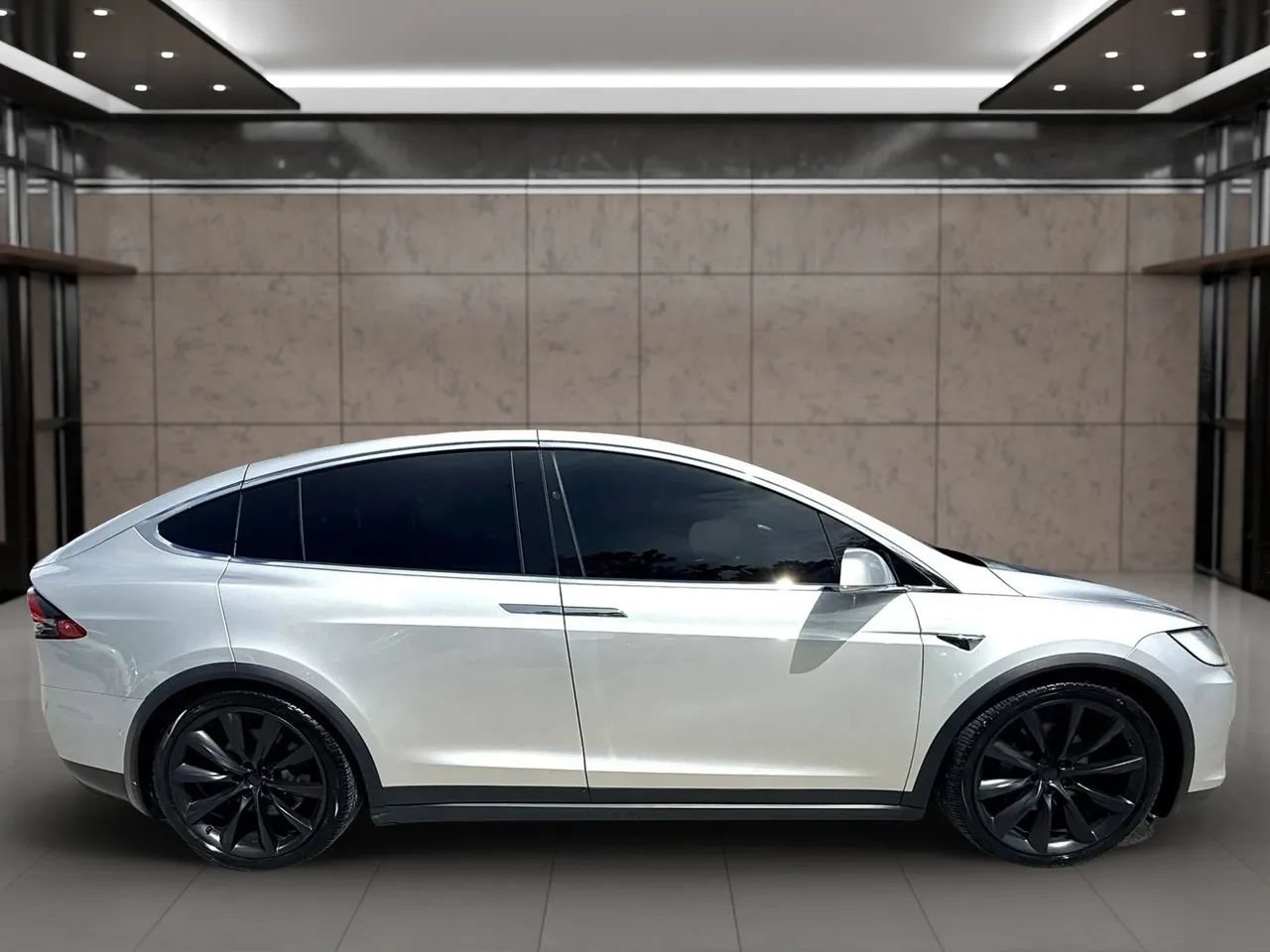 Used 2018 Tesla Model X 100D AWD/4WD image 2
