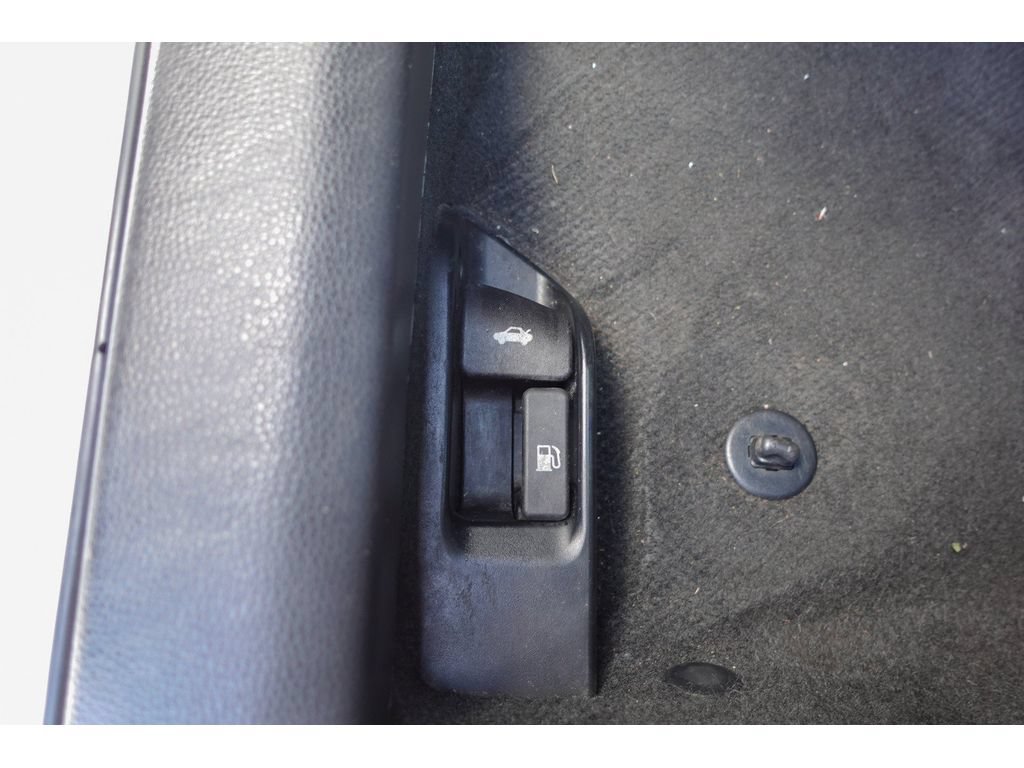 Used 2025 Toyota Corolla LE FWD image 27