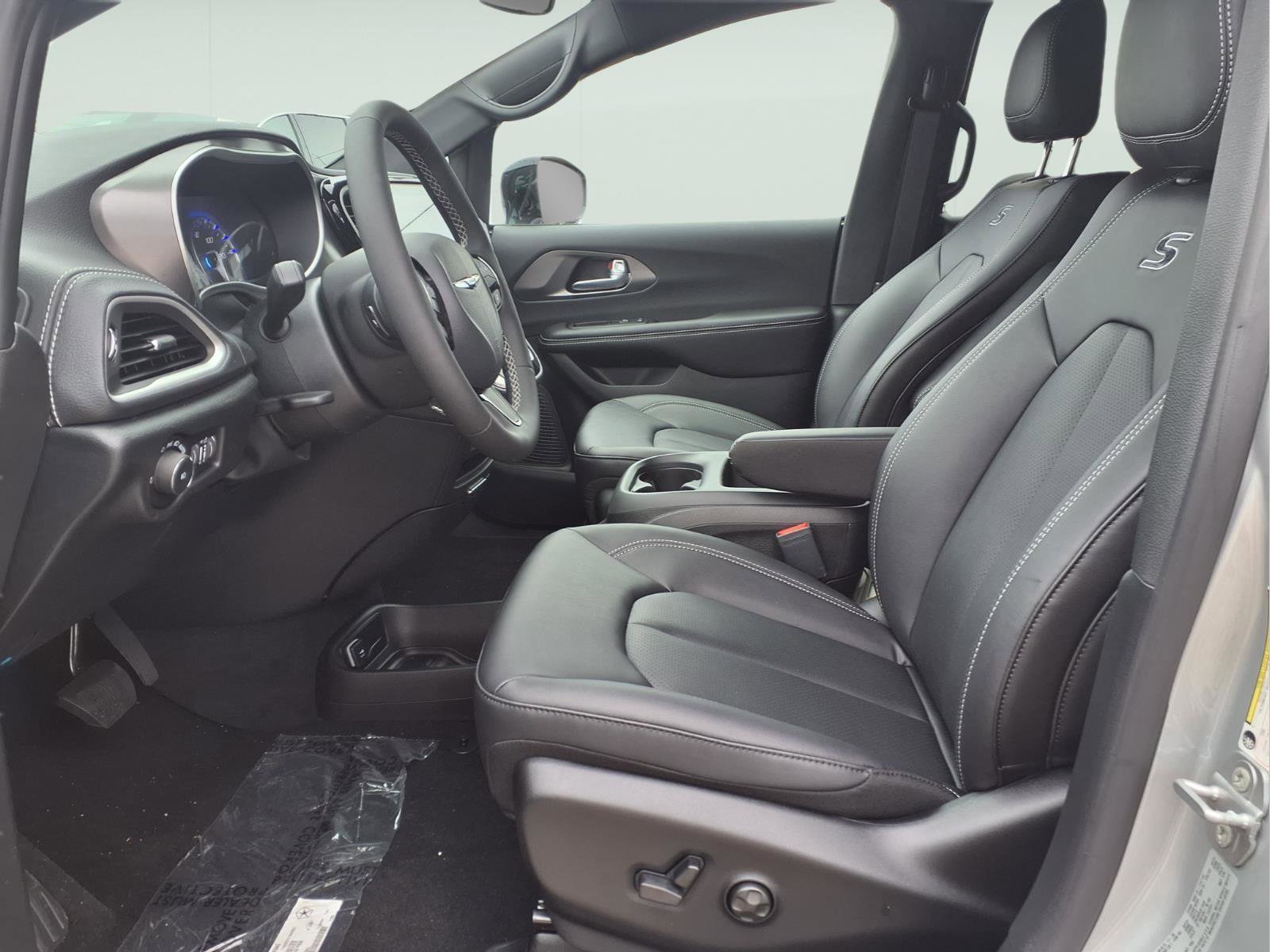 New 2026 Chrysler Pacifica Select w/ S Appearance Package image 9