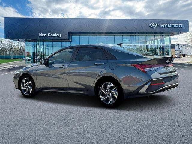 New 2025 Hyundai Elantra SEL FWD image 4