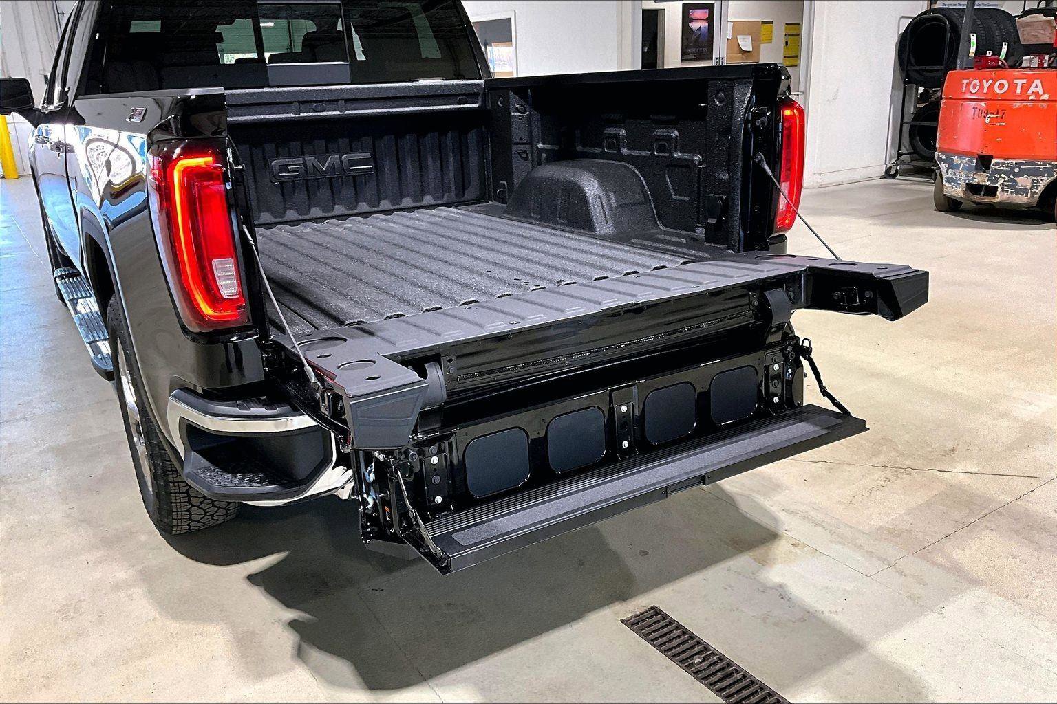 New 2026 GMC Sierra 1500 SLT w/ SLT Premium Plus Package image 19