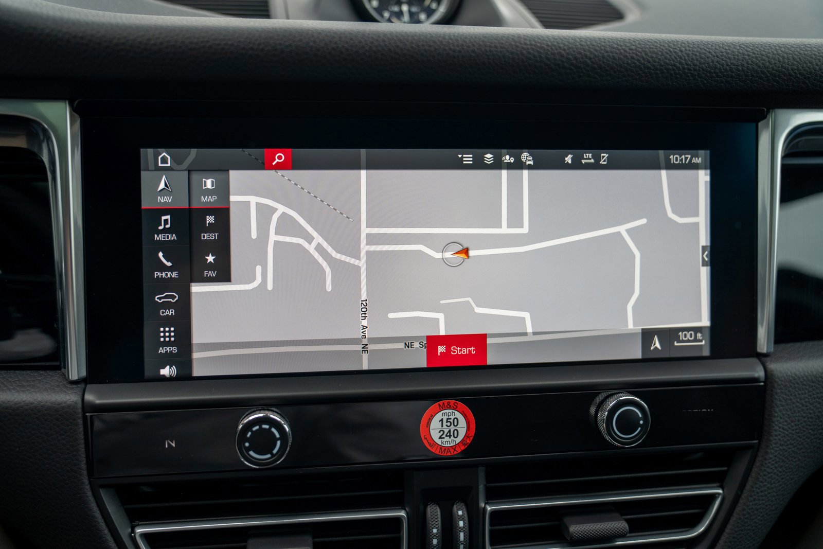 Certified 2025 Porsche Macan image 17