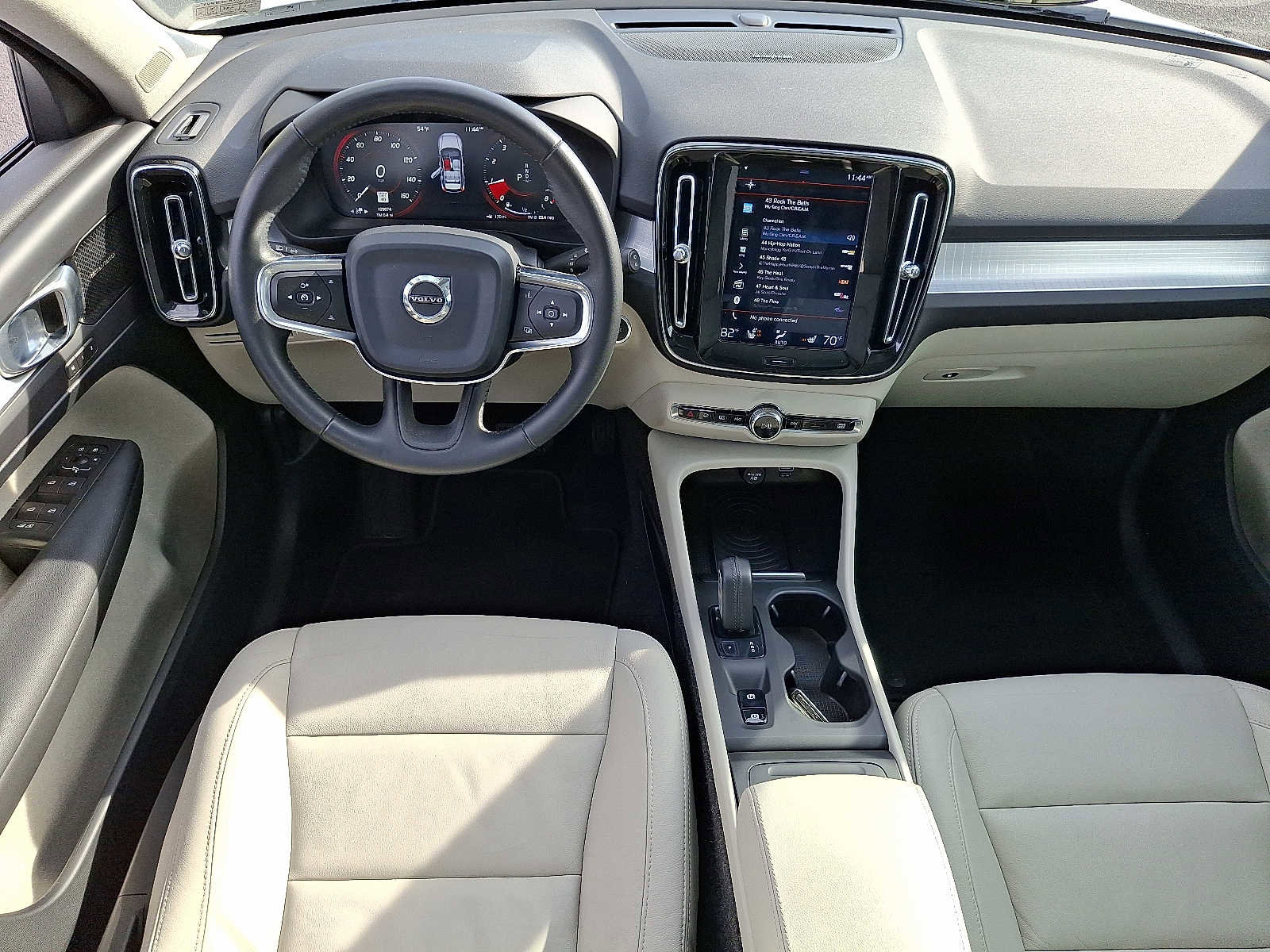 Used 2019 Volvo XC40 T5 Momentum image 11