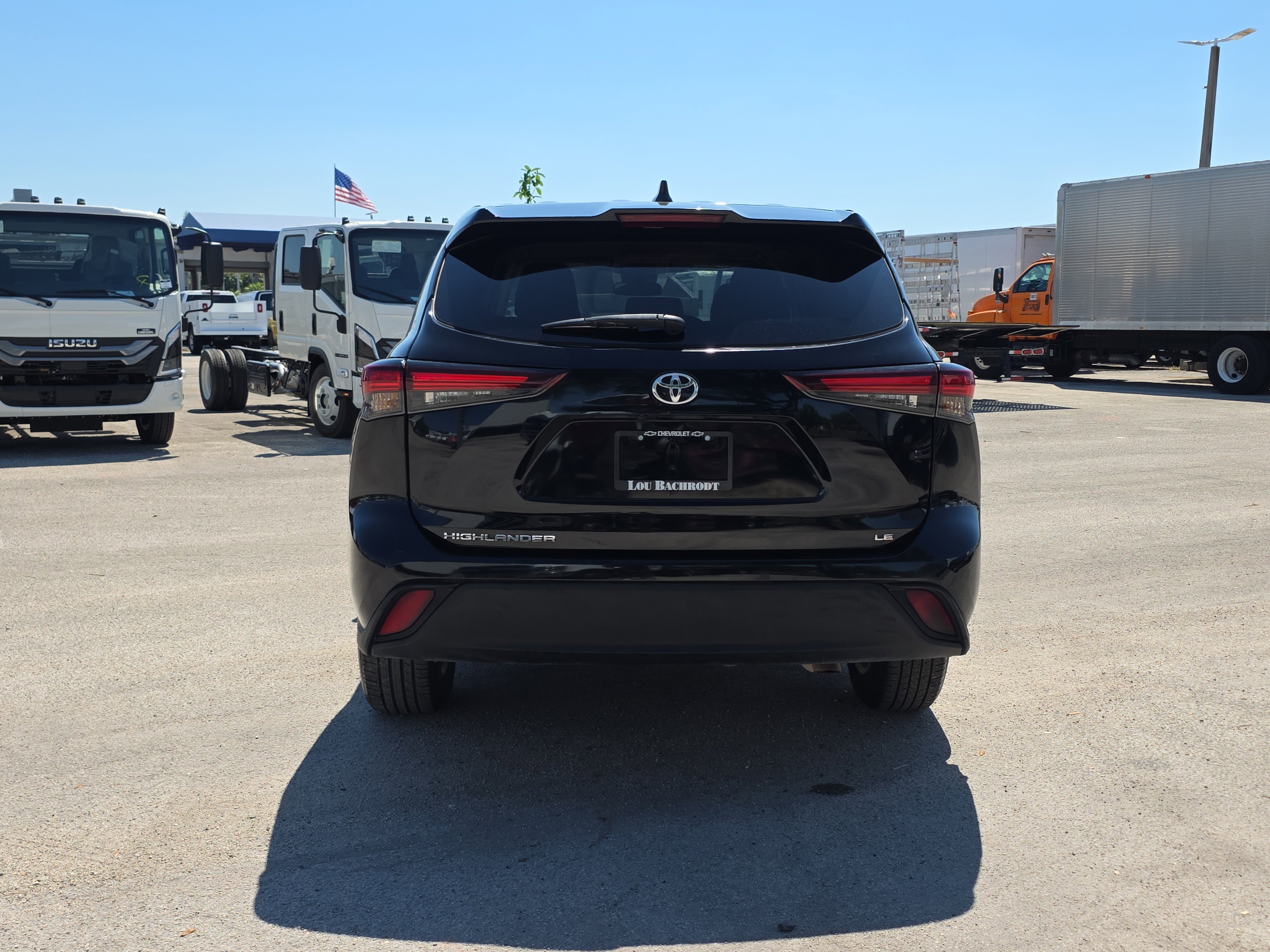 Used 2024 Toyota Highlander LE FWD image 6