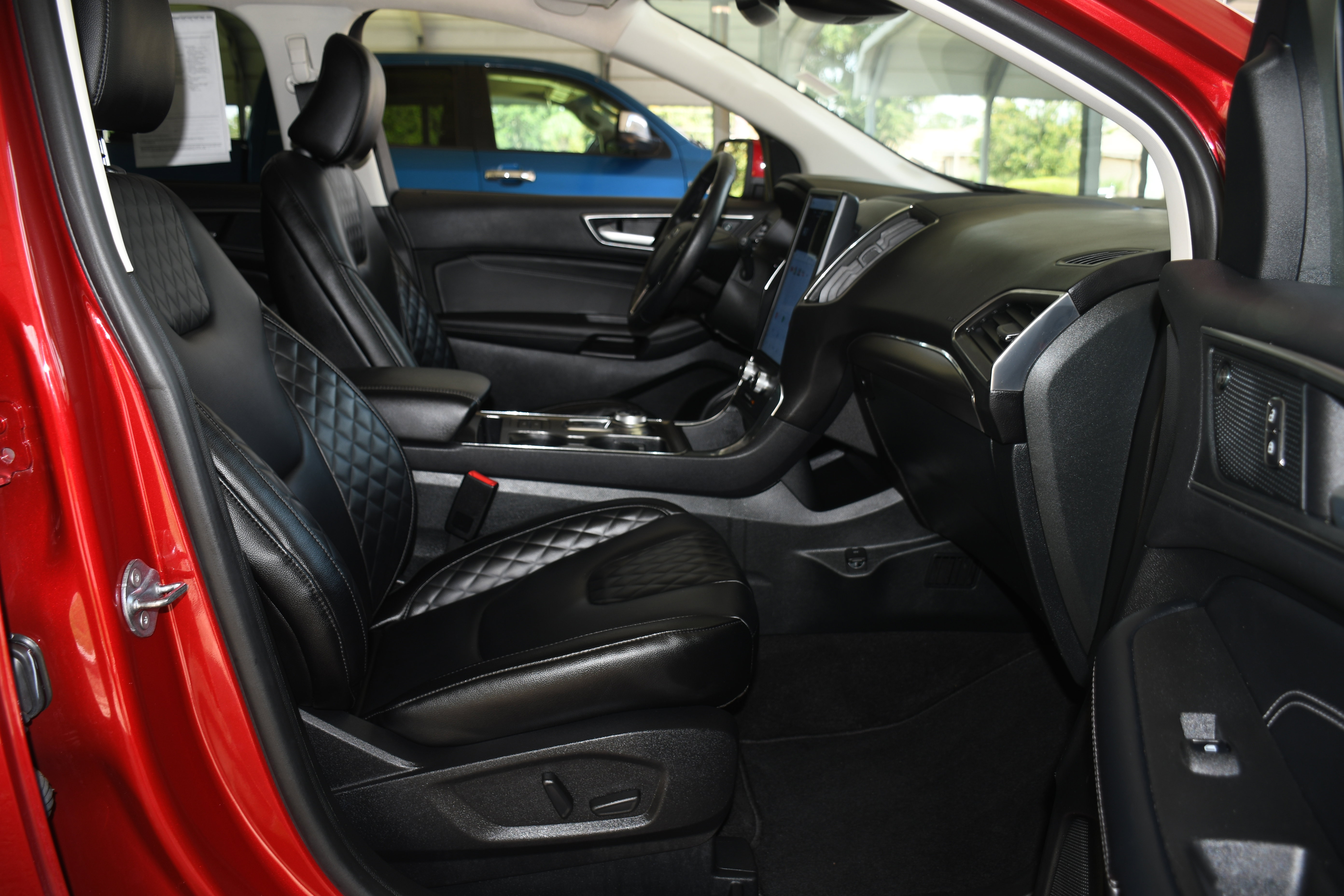 Used 2024 Ford Edge Titanium image 22